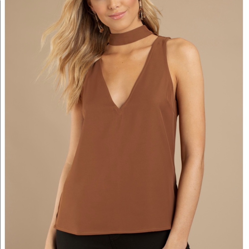 Tobi Cut-Out Deep V Tawny Choker Tank Top Sz L